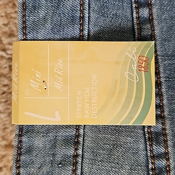 NWT mid rise mini skirt - Picture 5 of 5